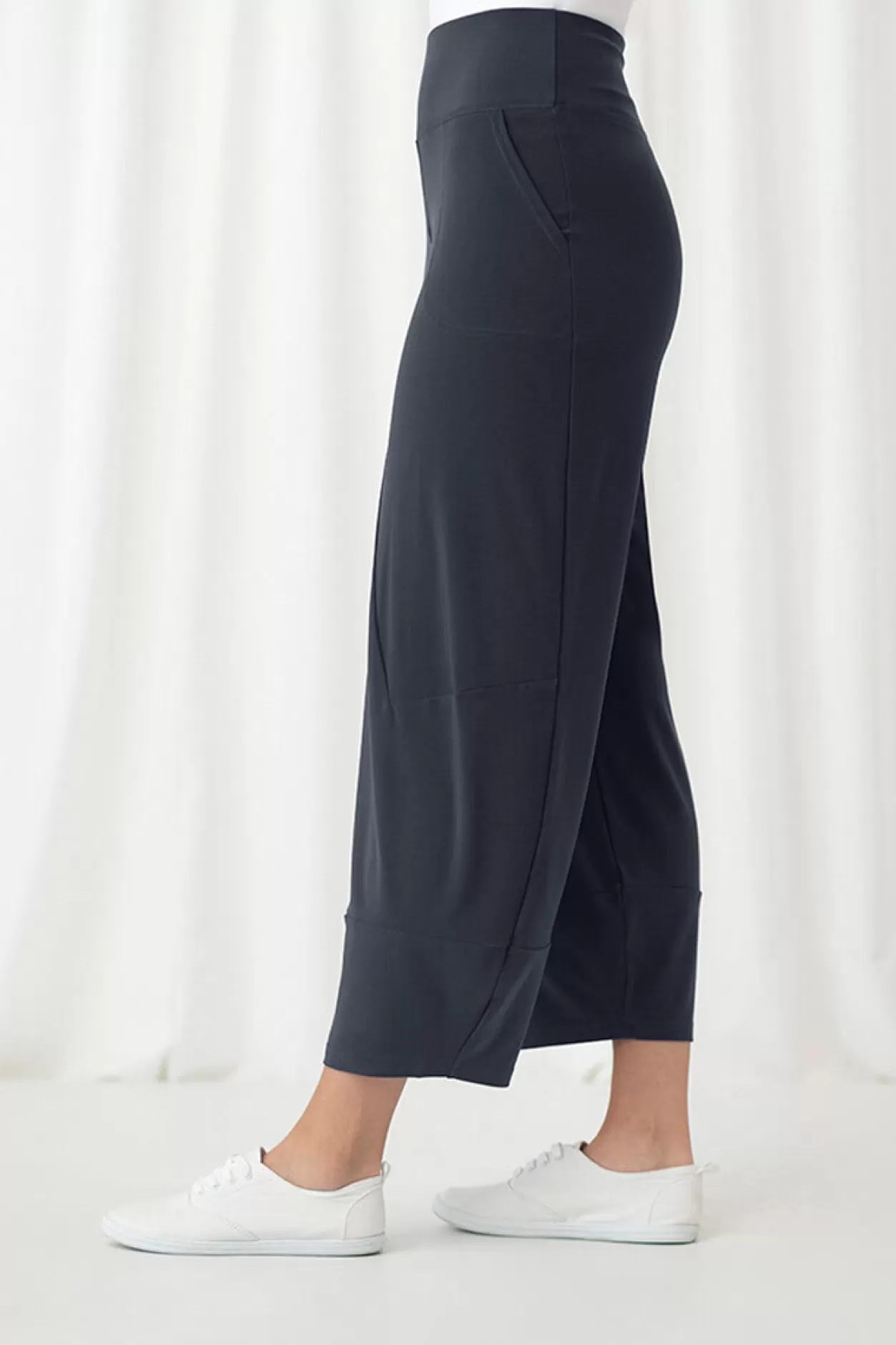 Women Sympli Angle Seam Lantern Pant