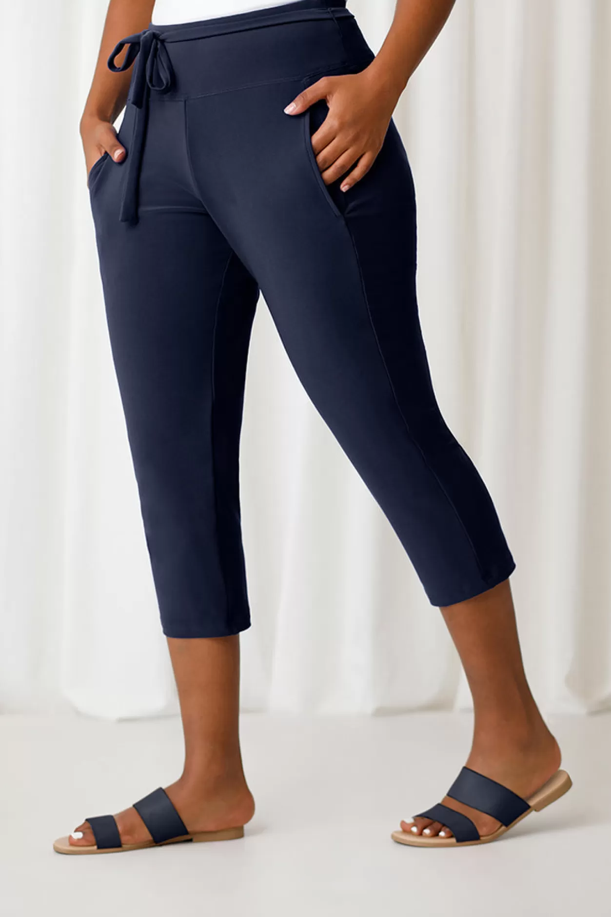 Women Sympli Belted Capri