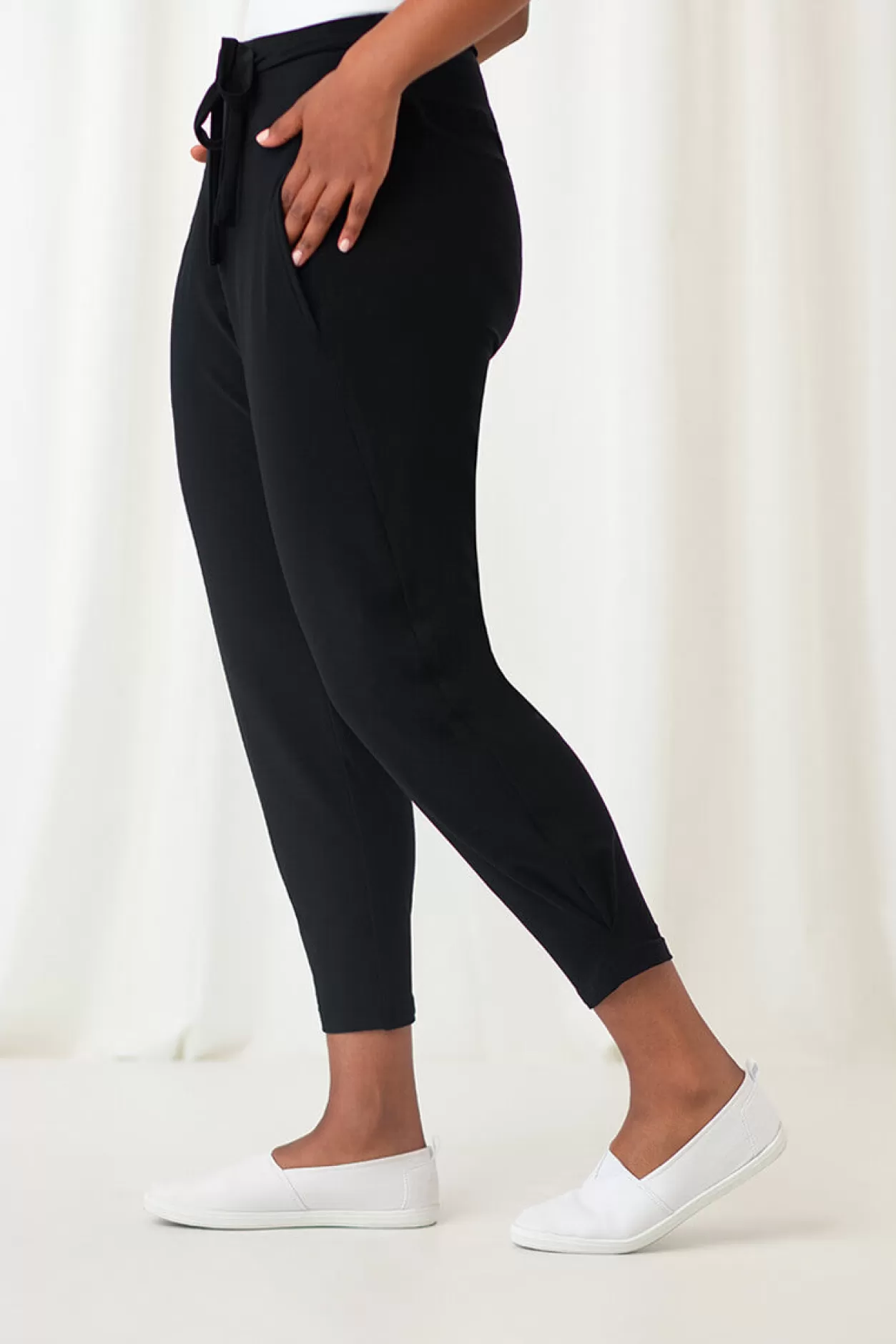 Women Sympli Belted Pleat Hem Jogger