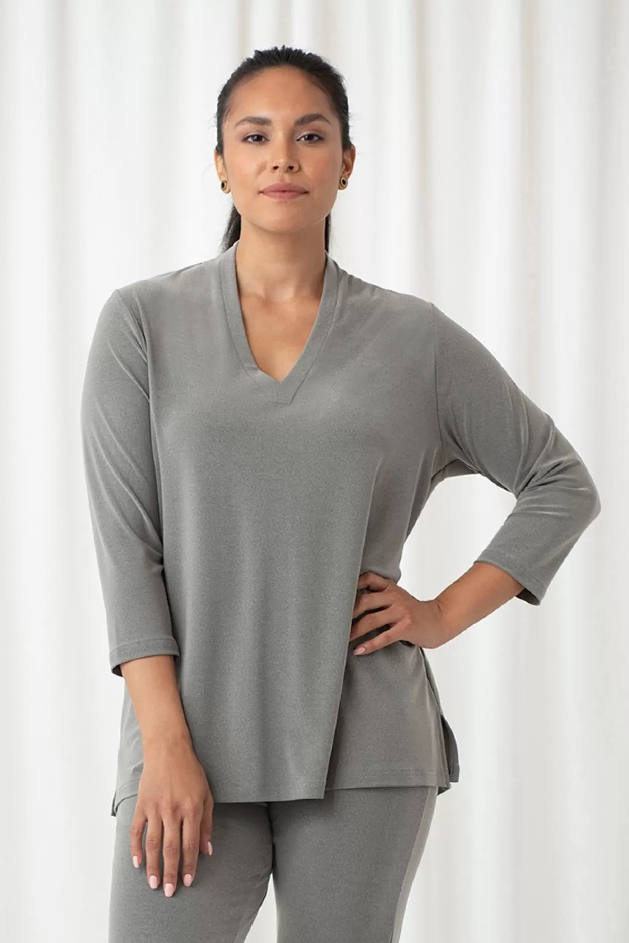 Women Sympli Deep V Top