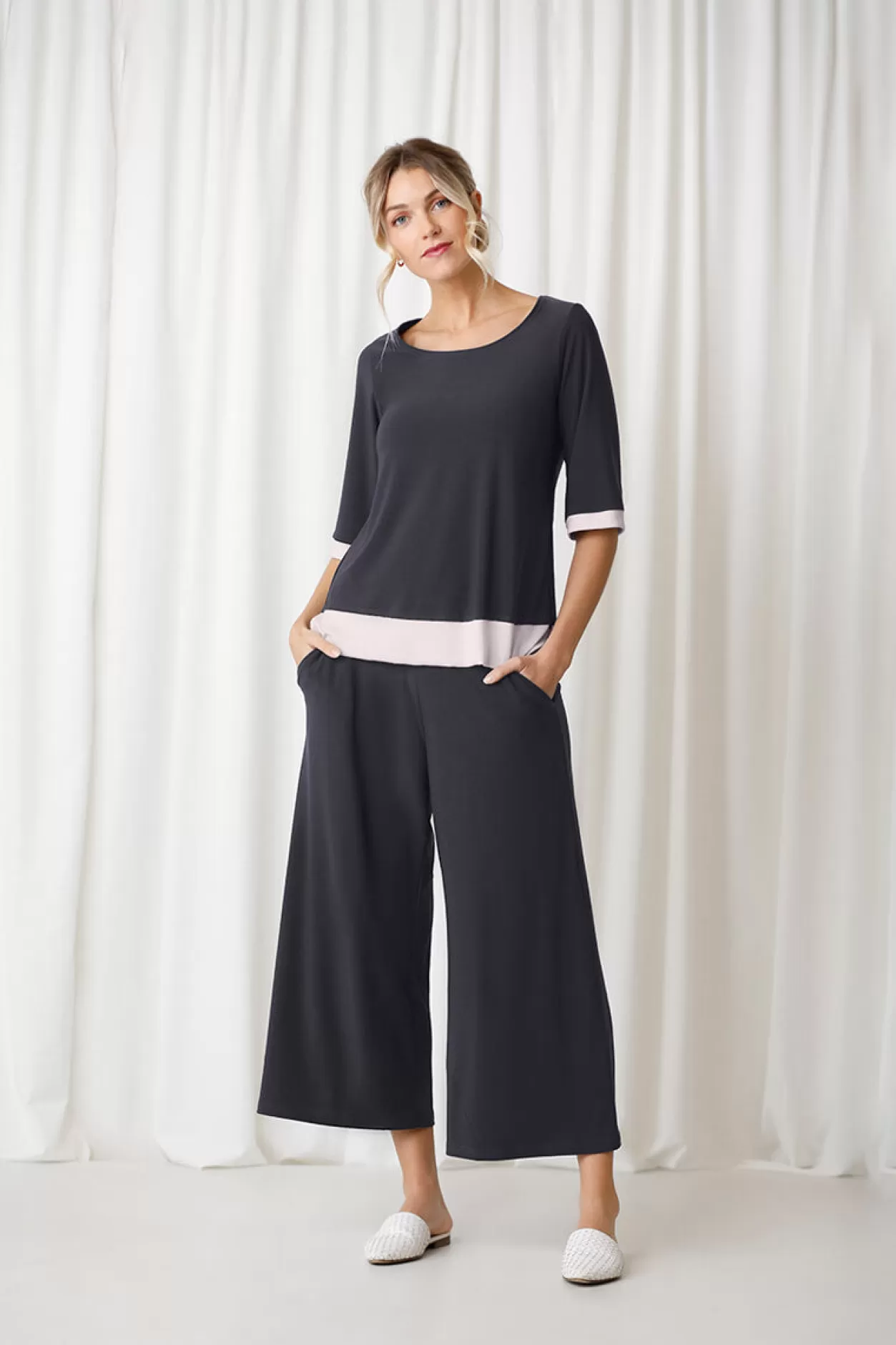 Women Sympli Motion Trim Top