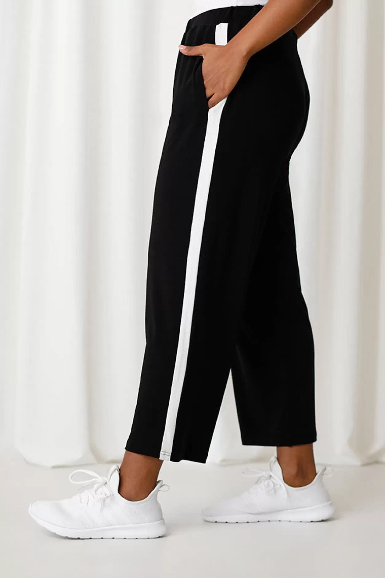 Women Sympli Motion Wide Leg Crop