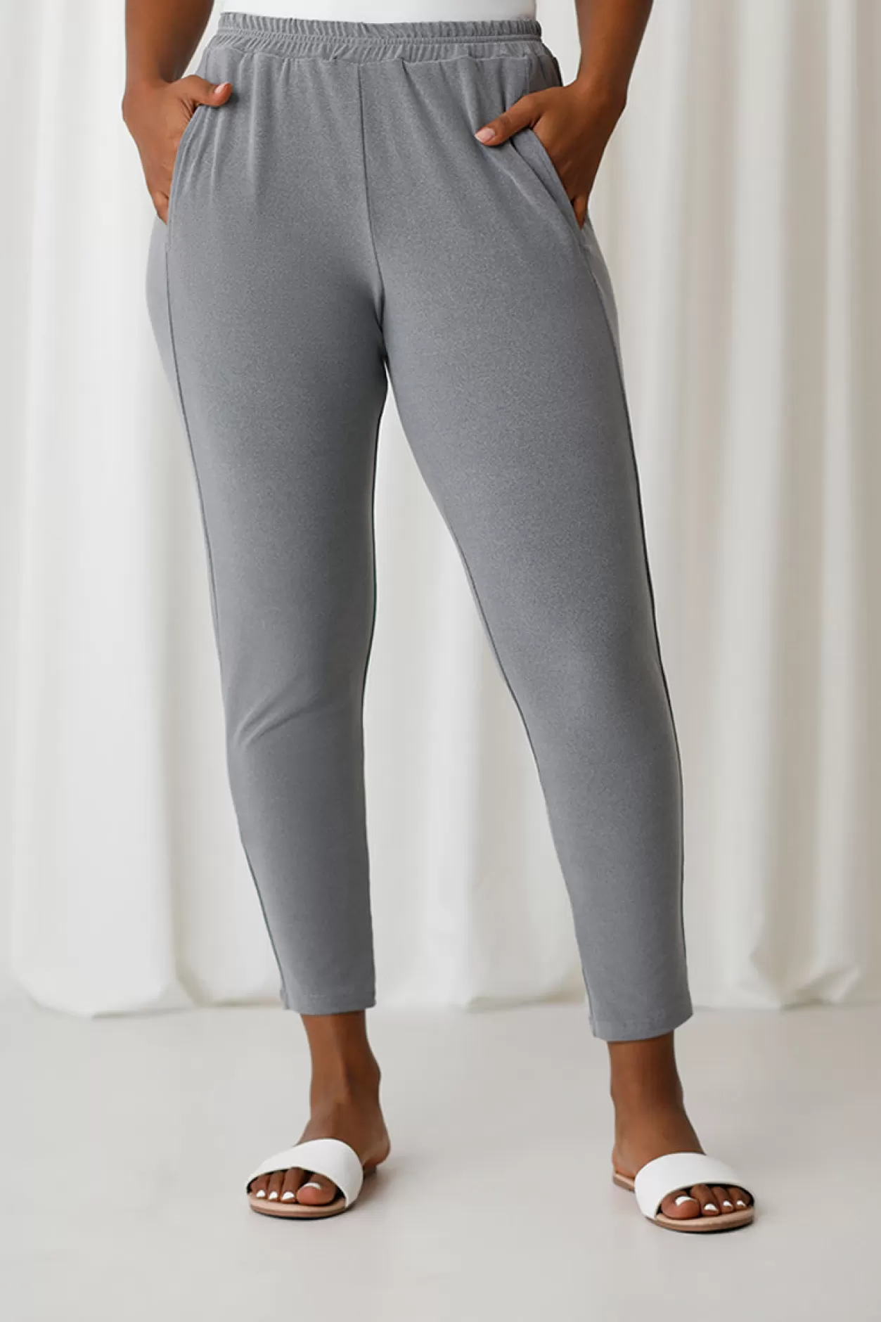 Women Sympli Narrow Pocket Pant