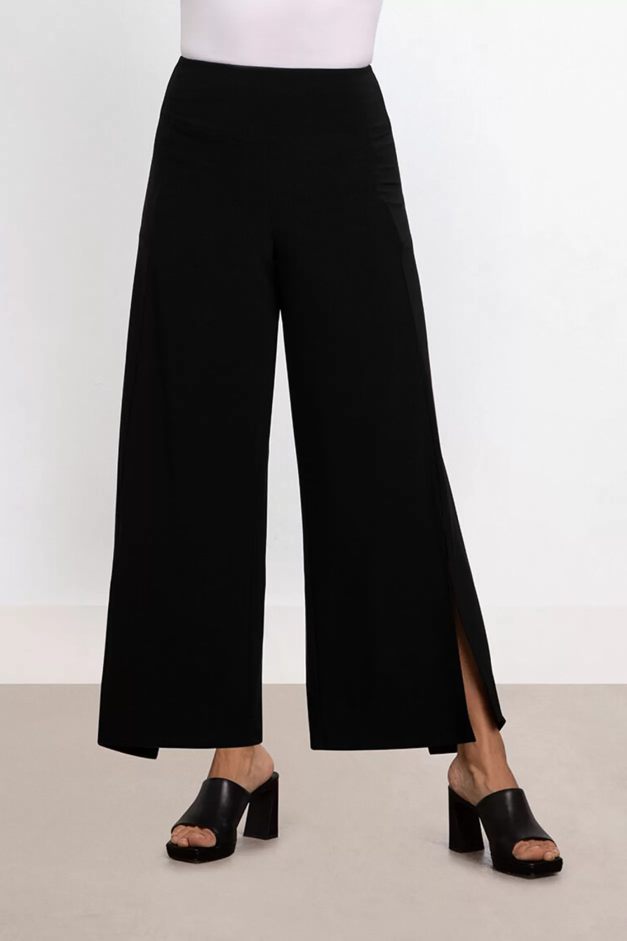 Women Sympli Nu Jolt Pant