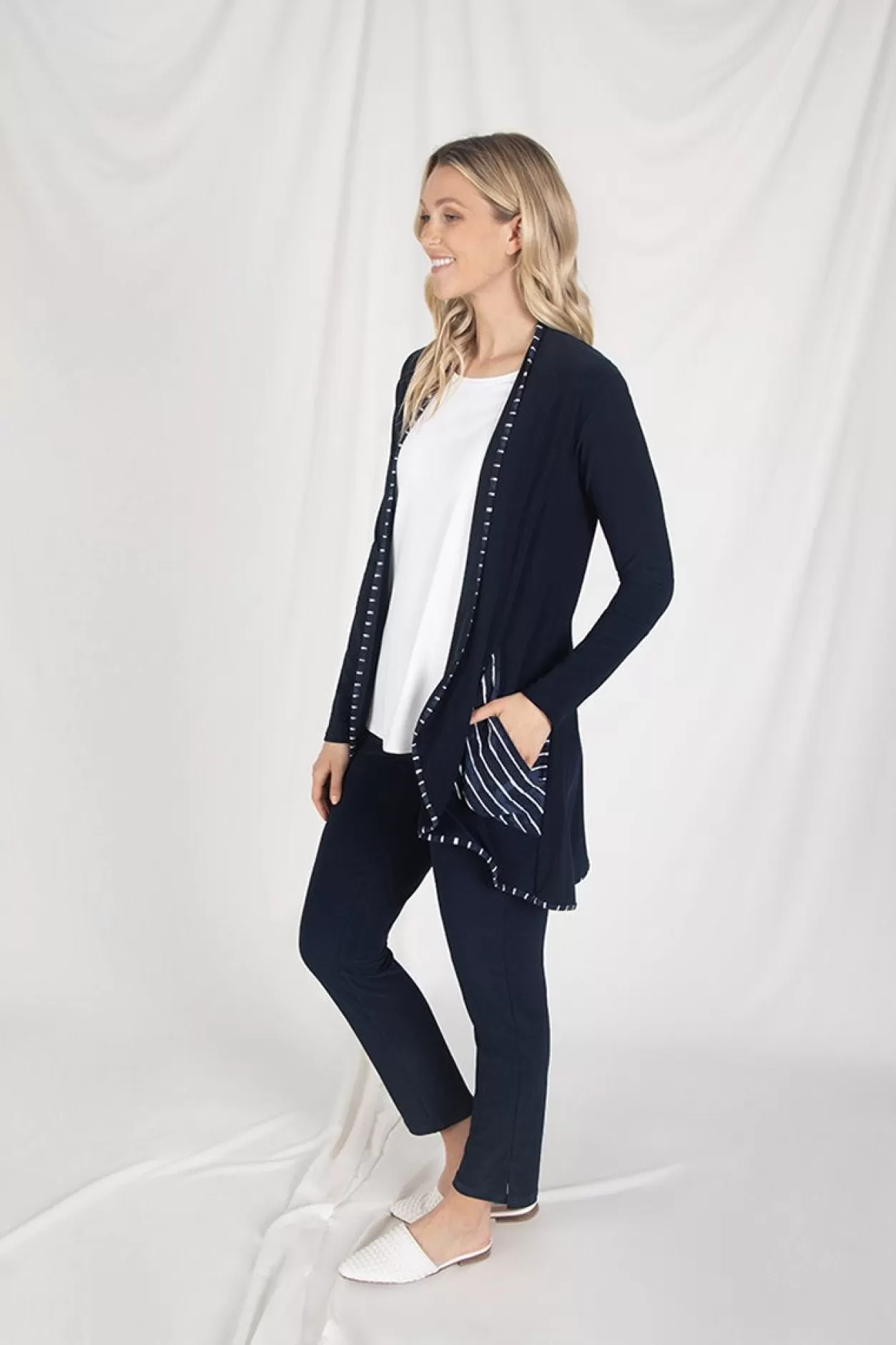 Women Sympli Outline Cardigan