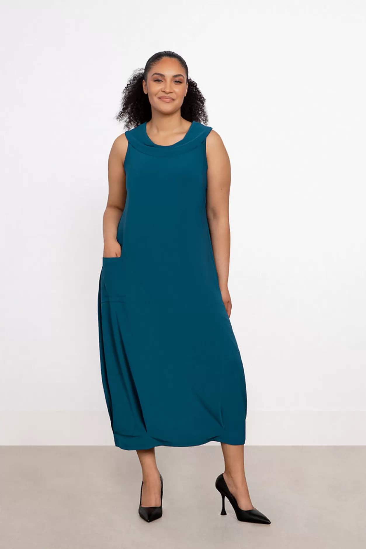 Women Sympli Sleeveless Angle Seam Pleat Hem Dress