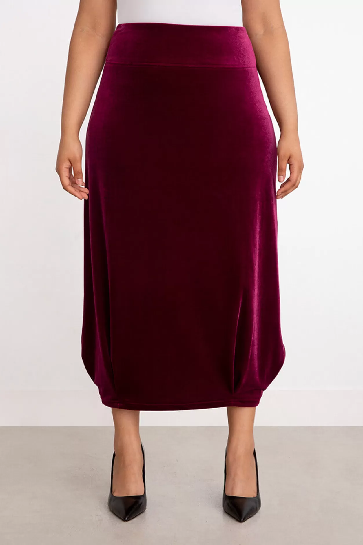 Women Sympli Velvet Pleat Hem Skirt