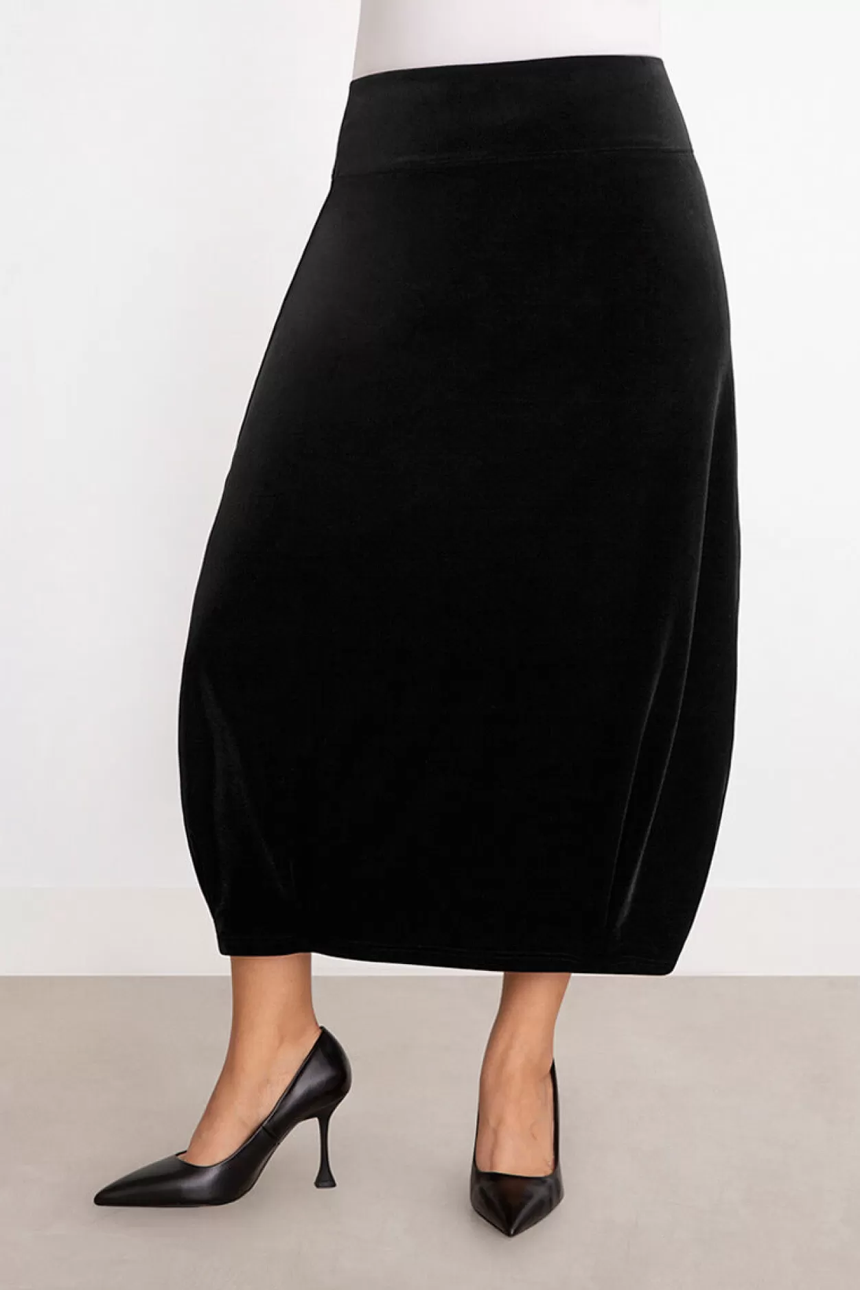 Women Sympli Velvet Pleat Hem Skirt