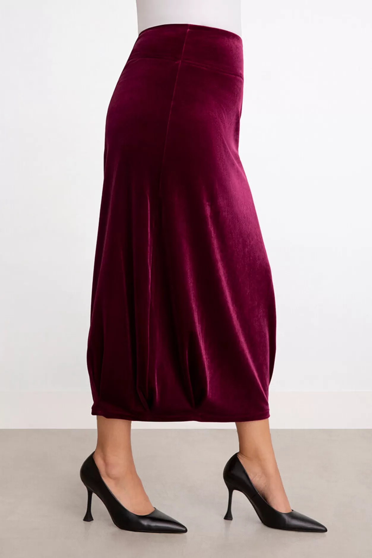 Women Sympli Velvet Pleat Hem Skirt